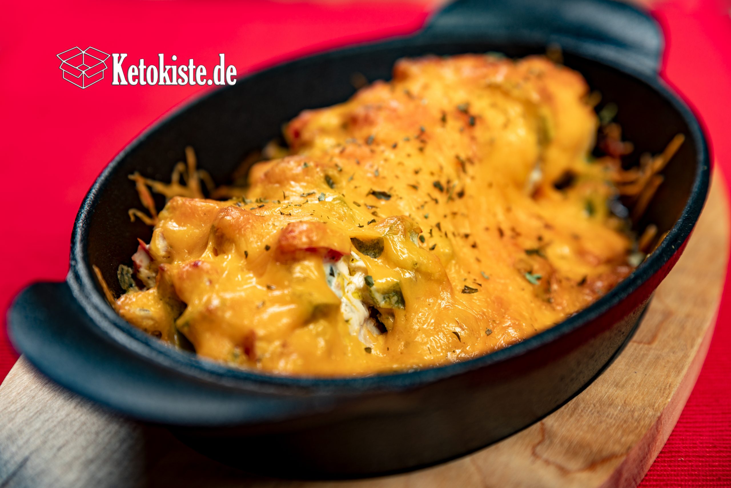 Überbackenes Putenschnitzel mit Frischkäse & Gemüse — Ketokiste.de ... Überbackenes Putenschnitzel mit Frischkäse & Gemüse — Ketokiste.de ...