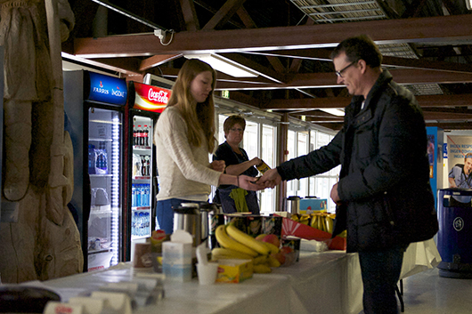 Kiosksalg under turneringer gir klubben viktige inntekter.