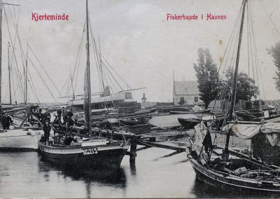 Postkort Kerteminde fiskerbåde i havnen