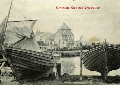 Postkort Kerteminde havnen med Strandhotellet