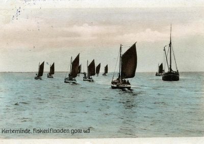 Postkort Kerteminde havnen fiskerflåden går ud