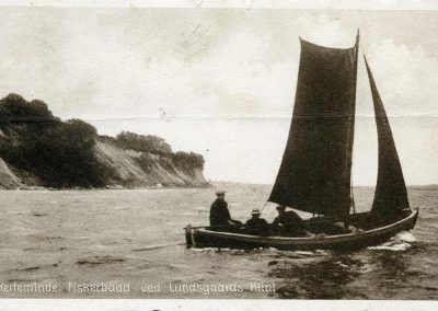 Postkort Kerteminde havnen fiskerbåd ved Lundsgaard klint