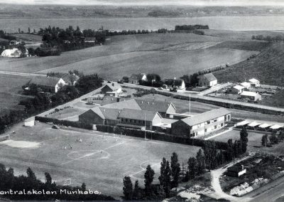 Gammelt postkort fra Munkebo. Centralskolen, senere Mølkærskolen nu Munkebo Skole.