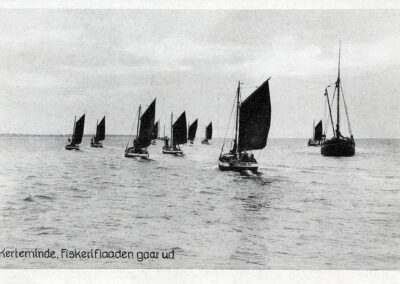 Postkort Kerteminde Fiskerflåden går ud