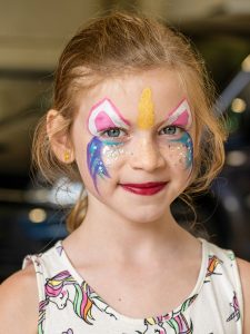 kinderfeestjes kindergrime unicorn eenhoorn mooi makkelijk kids grime paardendag oud heverlee kinderanimatie aan huis schmink make up grimeurs