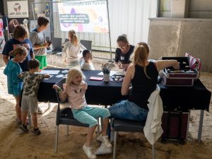 kinderfeestjes kindergrime unicorn eenhoorn mooi makkelijk kids grime paardendag oud heverlee kinderanimatie aan huis schmink make up grimeurs roze (1)