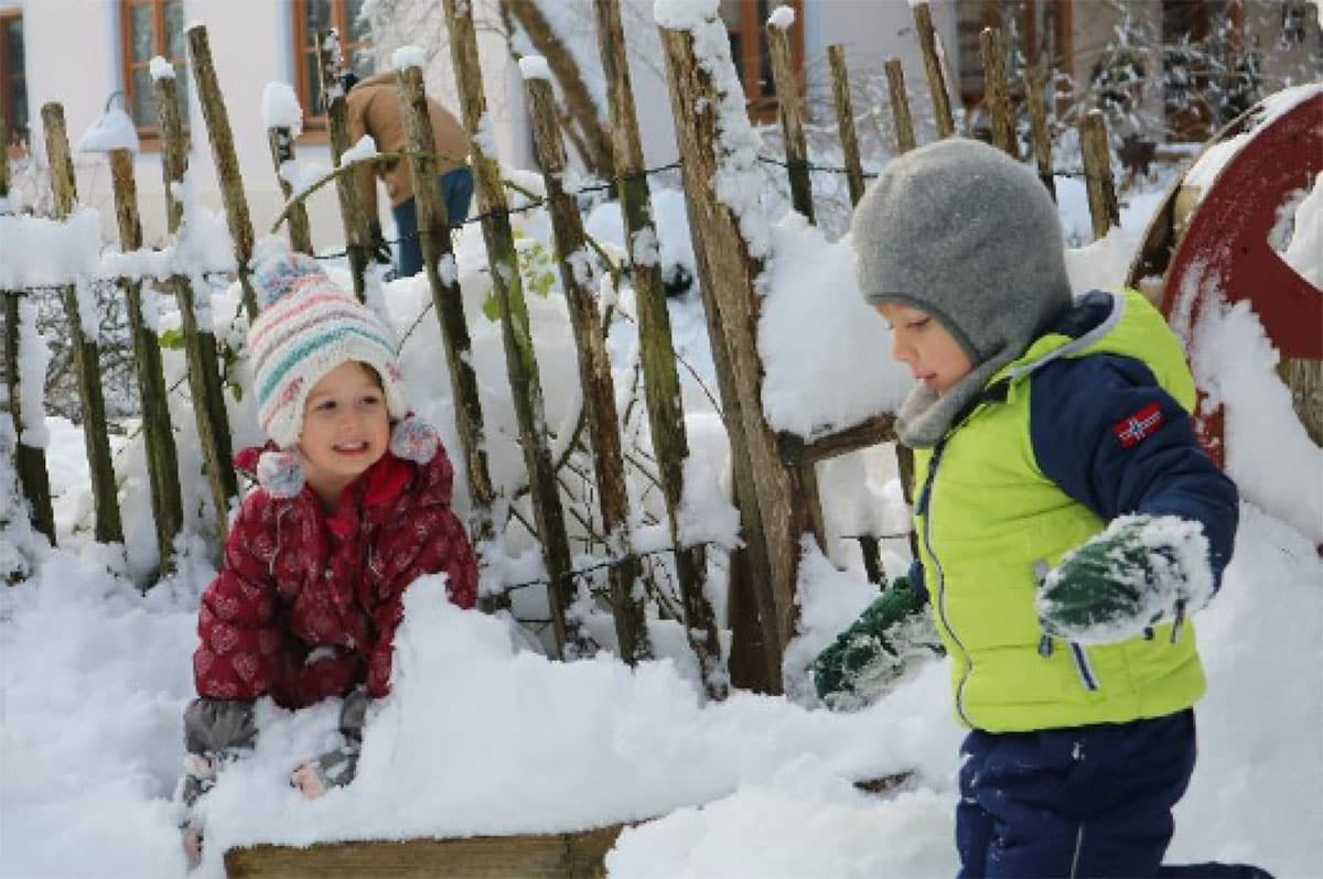 Kinder im Schnee