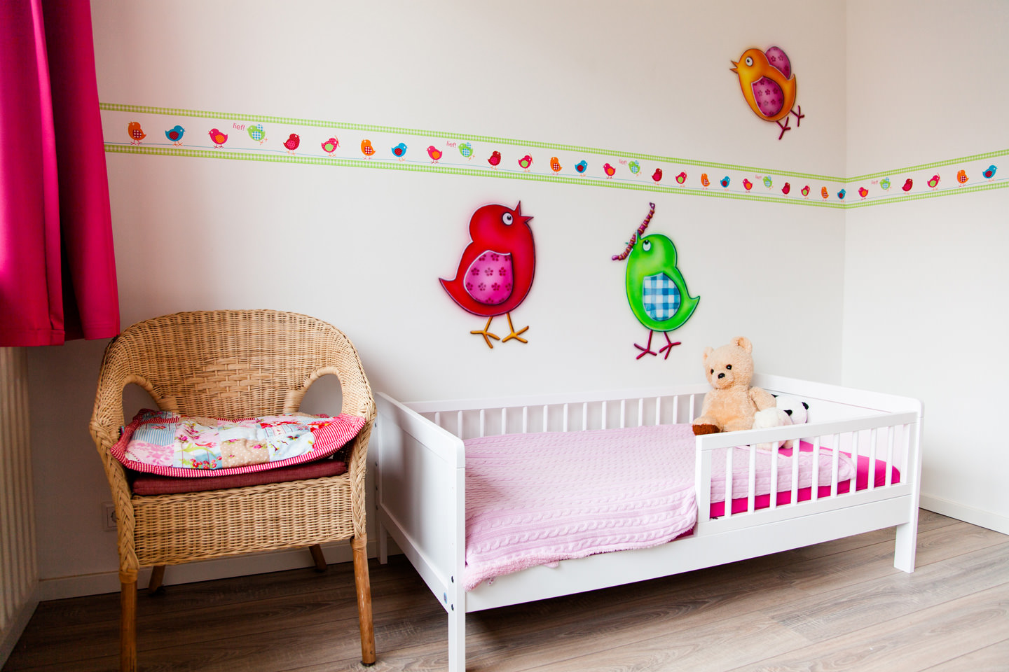 Lieve vogeltjes airbrush muurschildering in kinderkamer lief! meisjeskamer