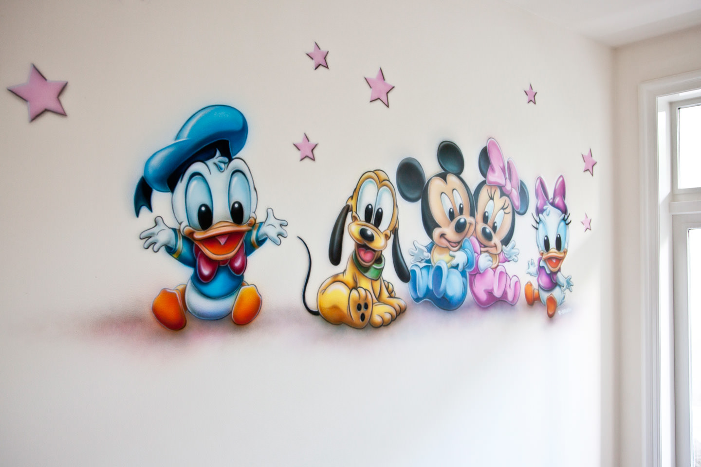 Muurschildering van Disney baby's in de kinderkamer / babykamer
