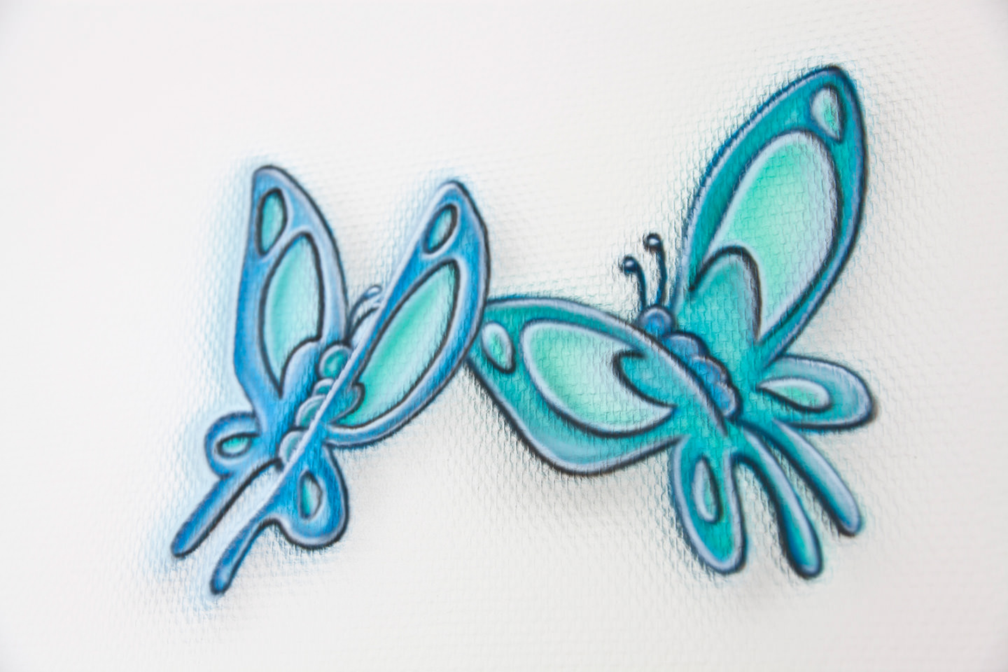 Airbrush vlinder babykamer muurschildering
