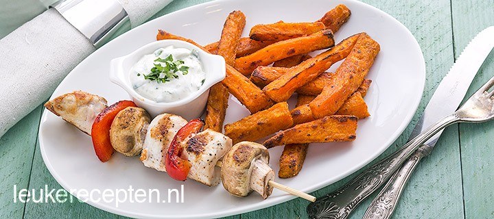 Kipspies met friet van zoete aardappel