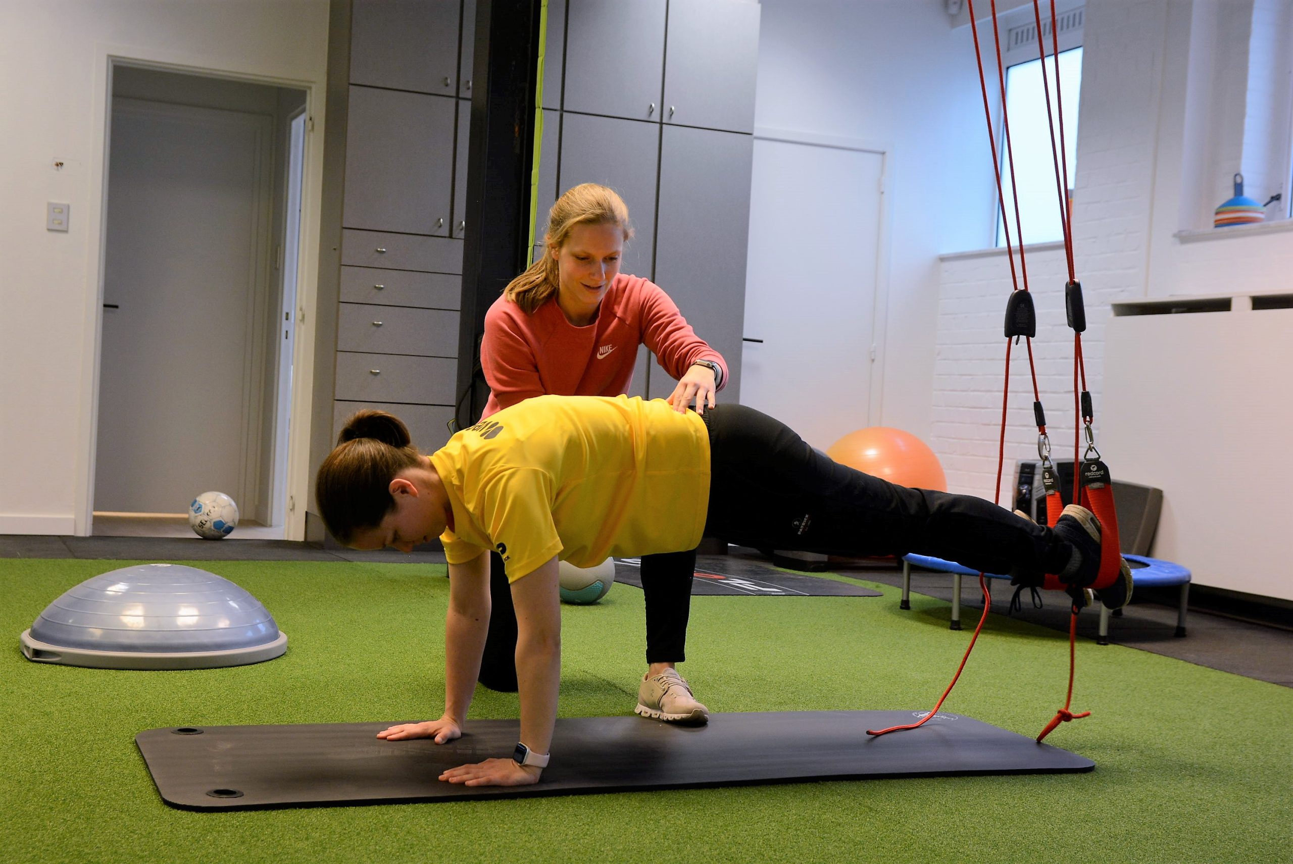 Coach.kine Annelies sportrevalidatie red cord kinesitherapie