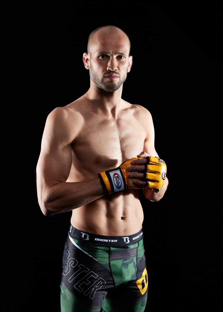 MMA vechter Jan Quaeyhaegens - Q-bomb - Kinesist in Mortsel - Kiné Atelier
