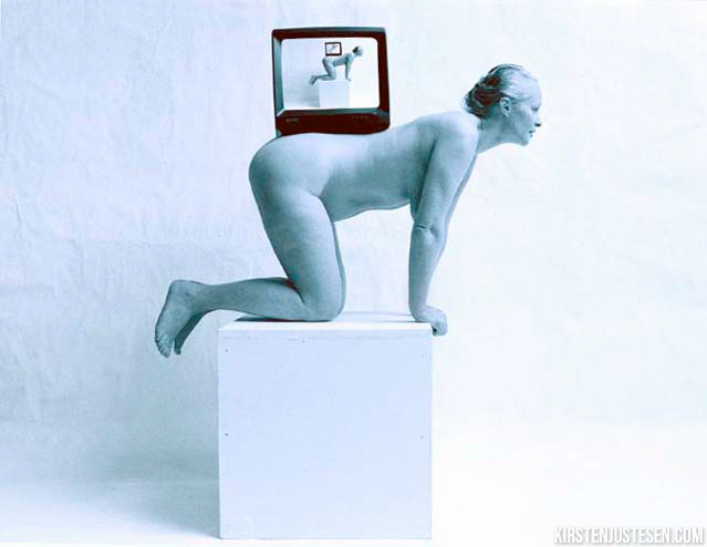 1991 RE PLAY – A work for plinth, body & TV-set