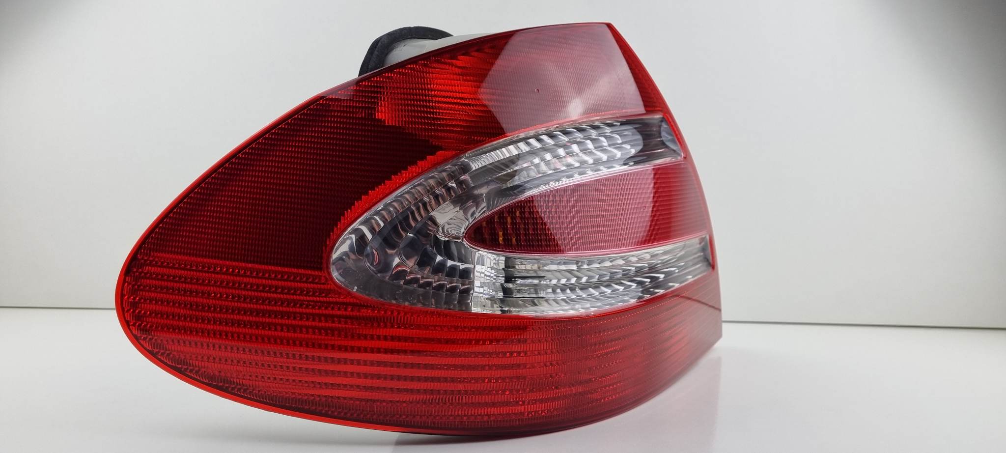 TYC 左テールライトアセンブリ 2007 2010 GMC シエラ ピックアップトラック対応 TYC Left Tail Lig 並行輸入品 防水ランプ 車用テールライトアセンブリ リアランニングライト