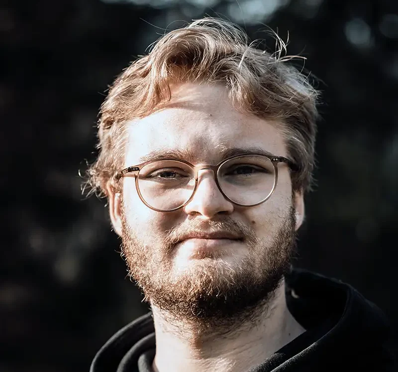 Portrait of Ary Klima – junior team member representing the next generation; symbolizes future-driven thinking and long-term responsibility. Portrait of Ary Klima – junior team member representing the next generation; symbolizes future-driven thinking and long-term responsibility.
