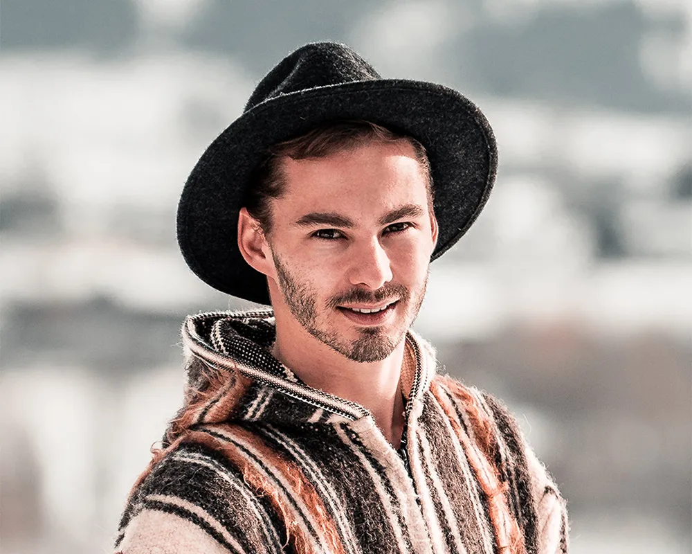 Filmmaker Lukas Klima shooting in the Austrian Alps Professional outdoor filmmaker capturing cinematic visuals in the mountains for a brand production Filmmaker Lukas Klima shooting in the Austrian Alps
Professional outdoor filmmaker capturing cinematic visuals in the mountains for a brand production