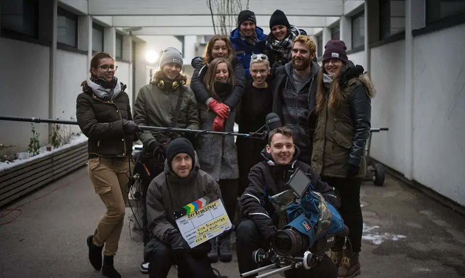 Behind the scenes of “Der Kronzeuge” short film – focused film crew capturing a dramatic outdoor shot. Behind the scenes of “Der Kronzeuge” short film – focused film crew capturing a dramatic outdoor shot.