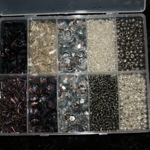 Ref 10002 – Coffret perles et sequins Noir/Blanc