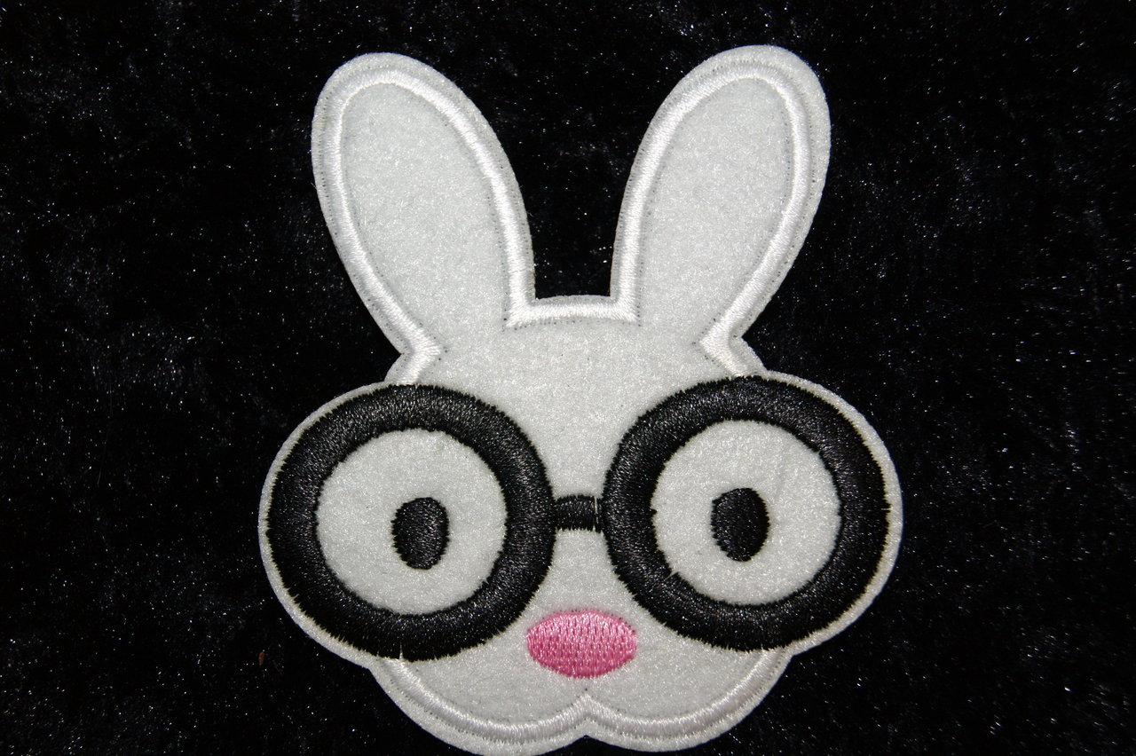 Ref 100 Blanc - Ecusson Lapin à Lunette
