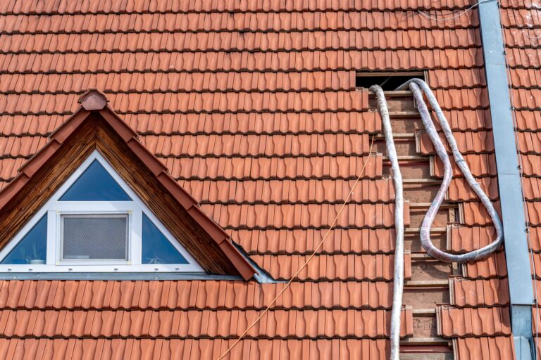 blowing foam roof insulation, application with the help of a pressure hose