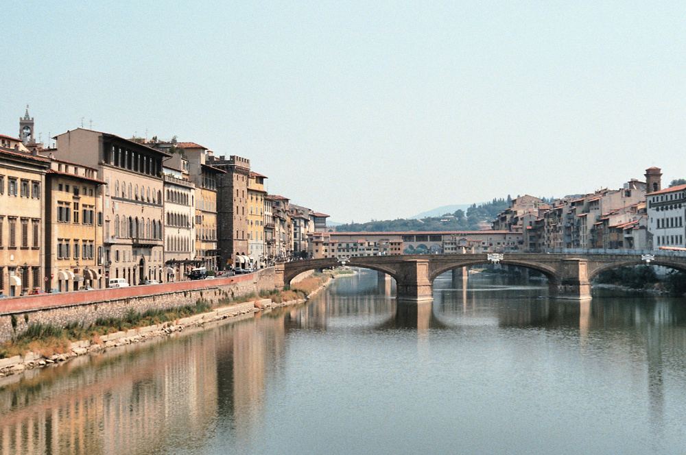 Zicht op de Arno en Florence