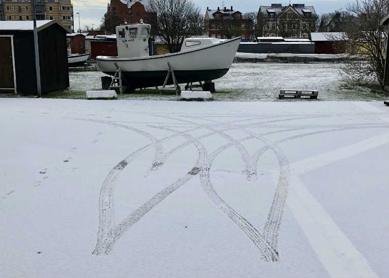 Kärleksfullt i fiskehamnen Kärlek på Limhamn Malmö Limhamn Kokkolit Alla hjärtans Dag på Limhamn