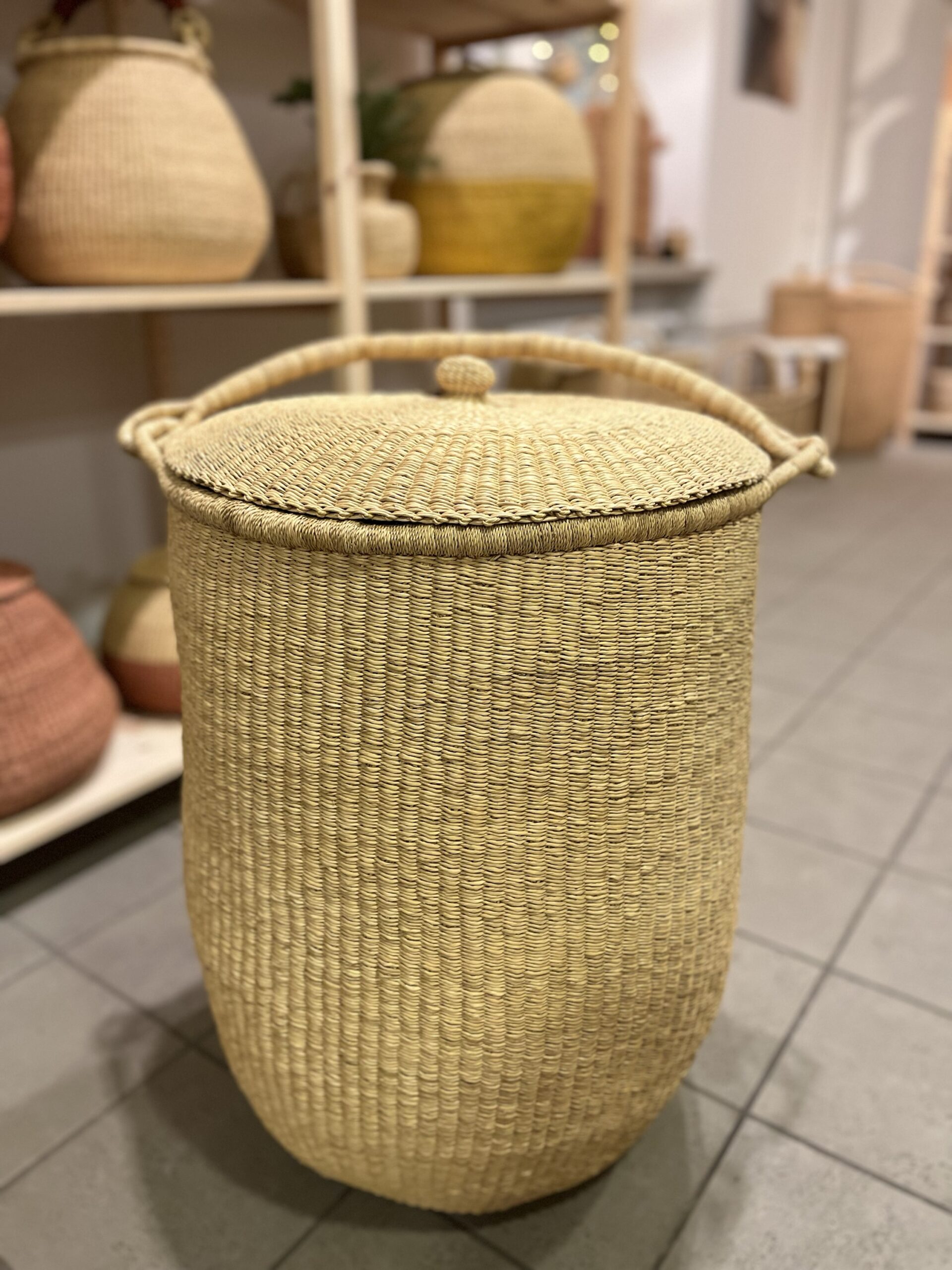 Kannellinen pyykkikori XL