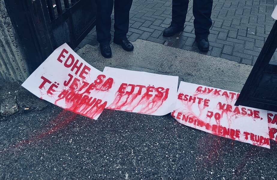 Protestë: Drejtësi për gratë e vrara