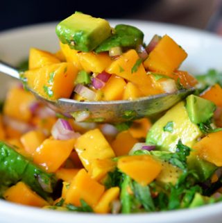 mango- och avokadosalsa