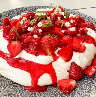 pavlova med jordgubbar