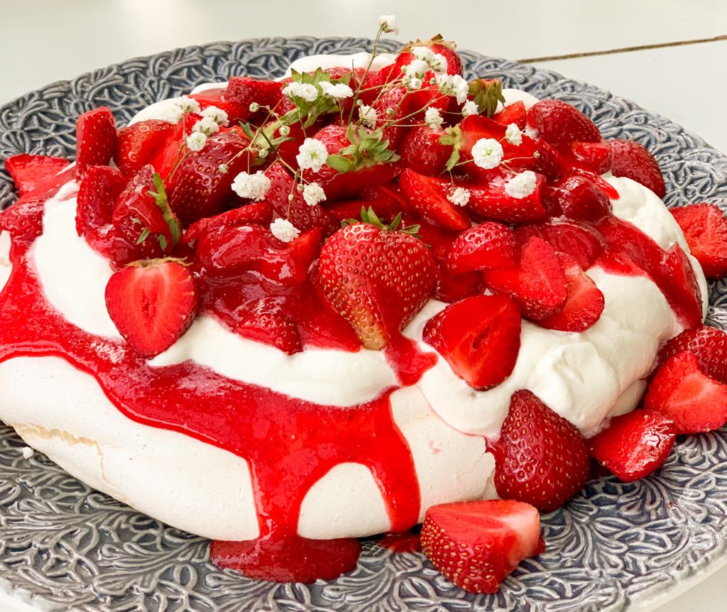 pavlova med jordgubbar