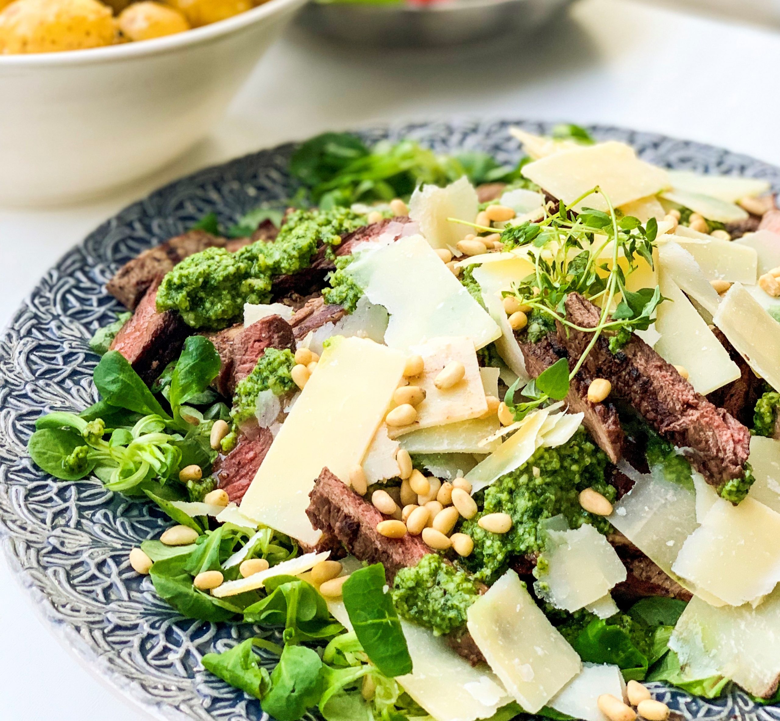 ryggbiff med pesto och parmesan