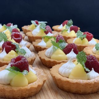 tarteletter med lemoncurd och maräng