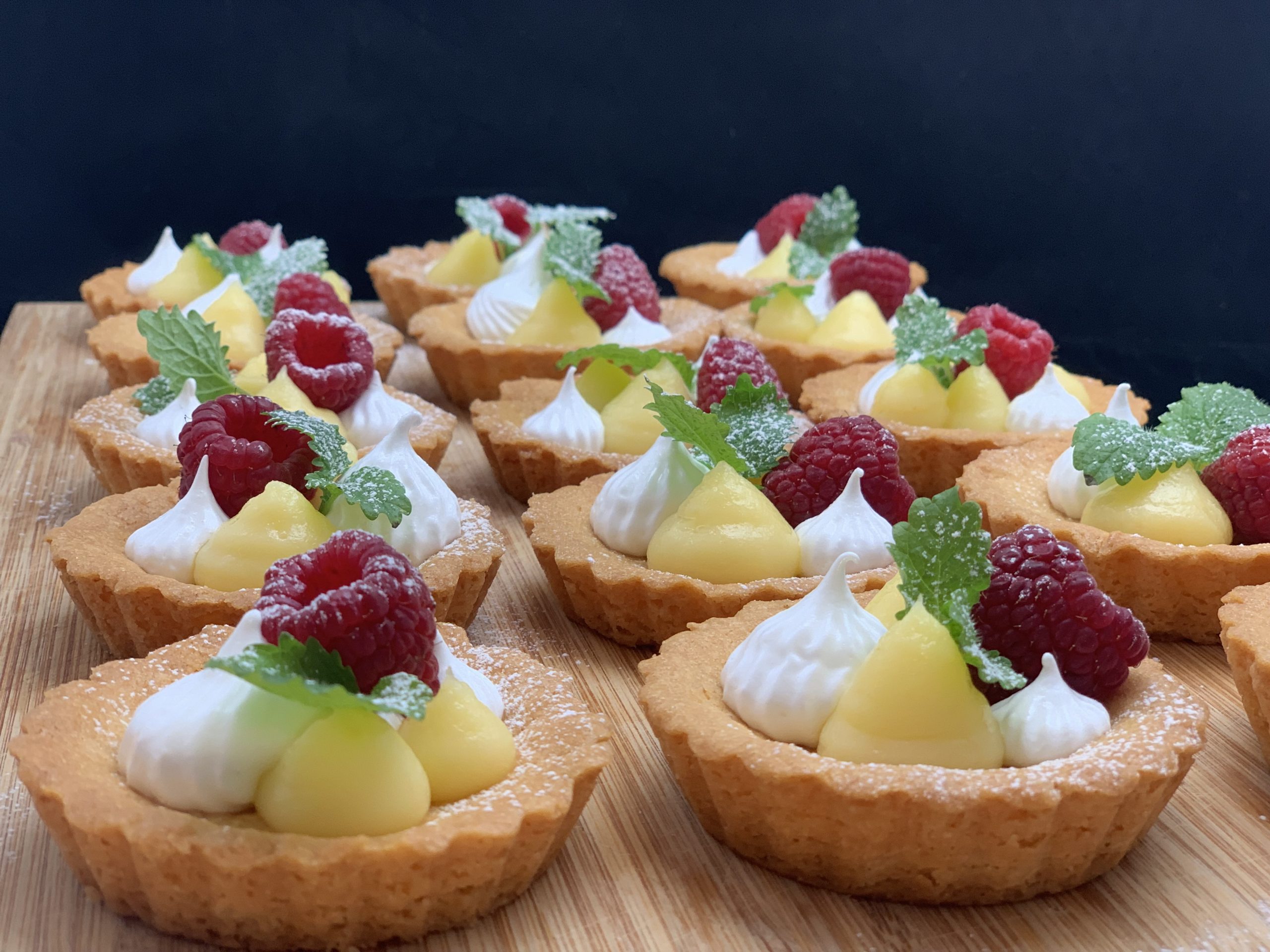 tarteletter med lemoncurd och maräng