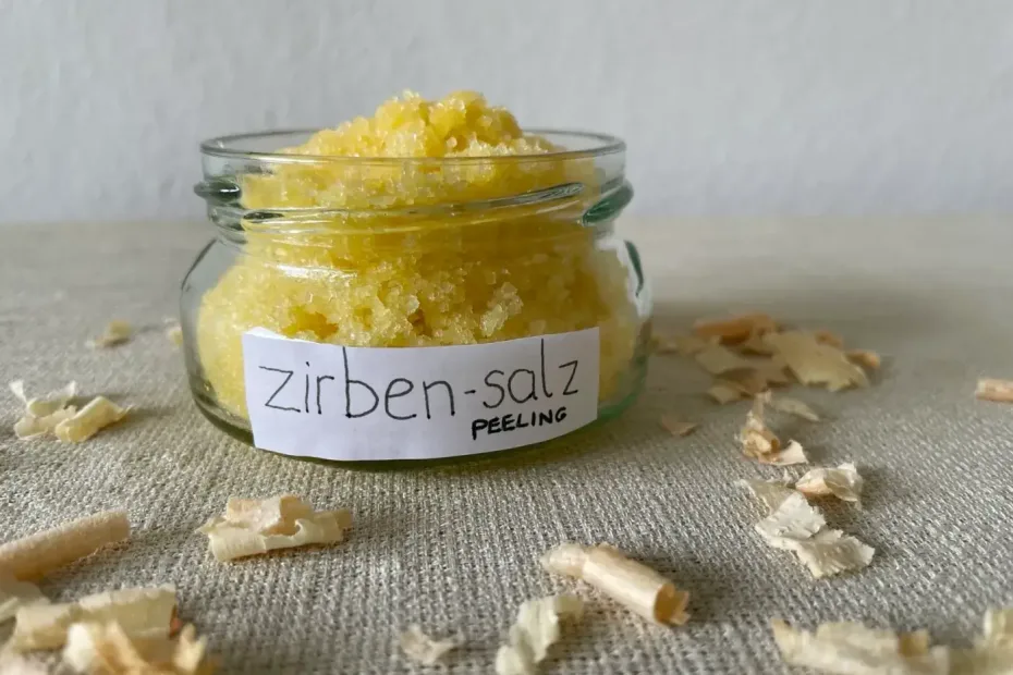 Zirben Salz Peeling einfach selber machen | schnelles Rezept auf kraeuterley.at