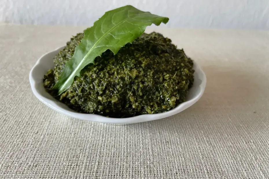 Löwenzahn Pesto - einfaches Wildkräuter-Rezept auf www.kraeuterley.at
