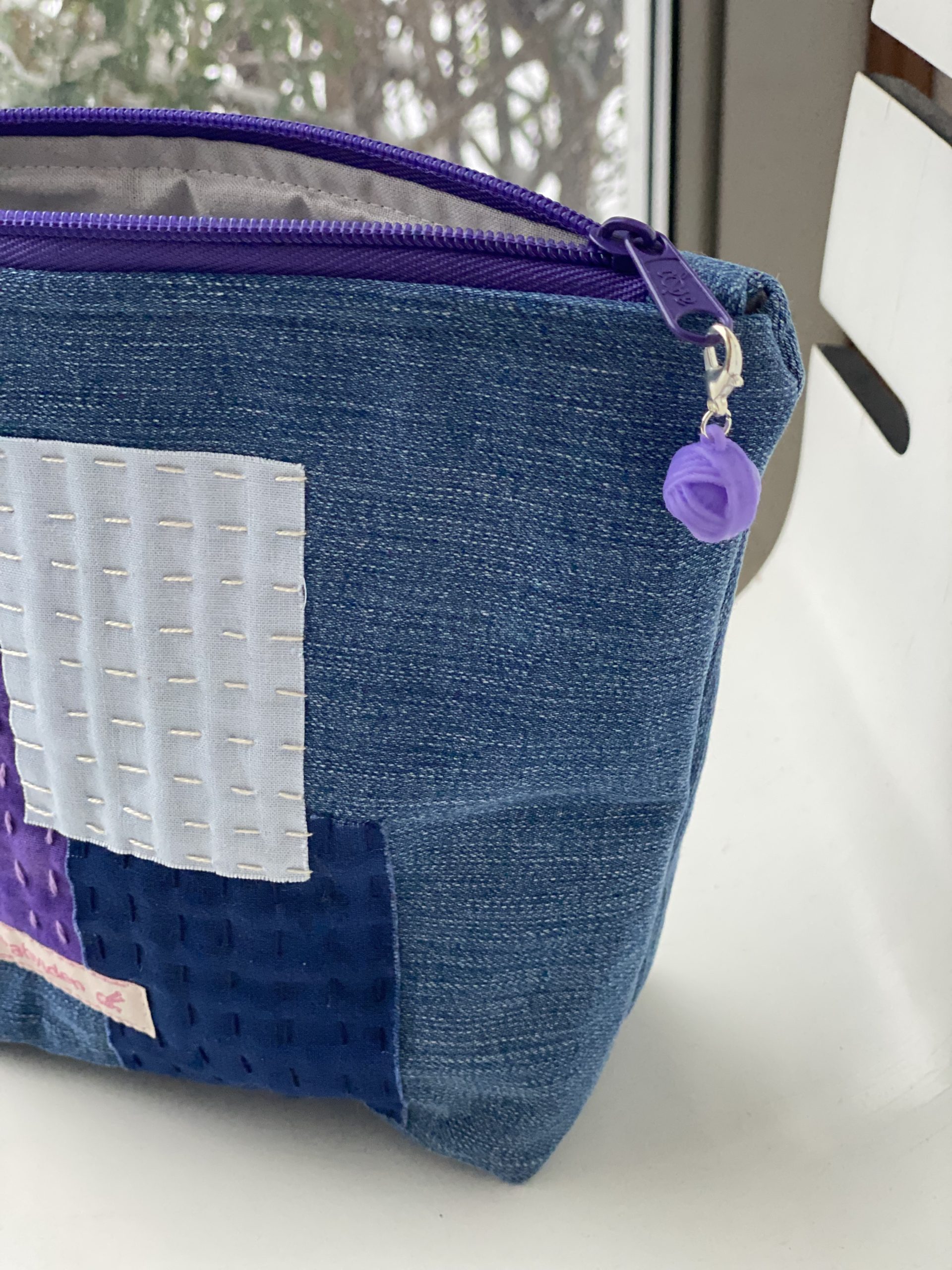 Taske i jeans med broderi - blå/lilla - Billede 2