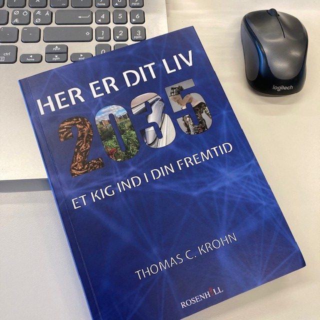 Boganmeldelse – Her er dit liv 2035