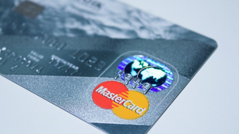 Kan man ansöka om ett kreditkort om man har betalningsanmärkning?