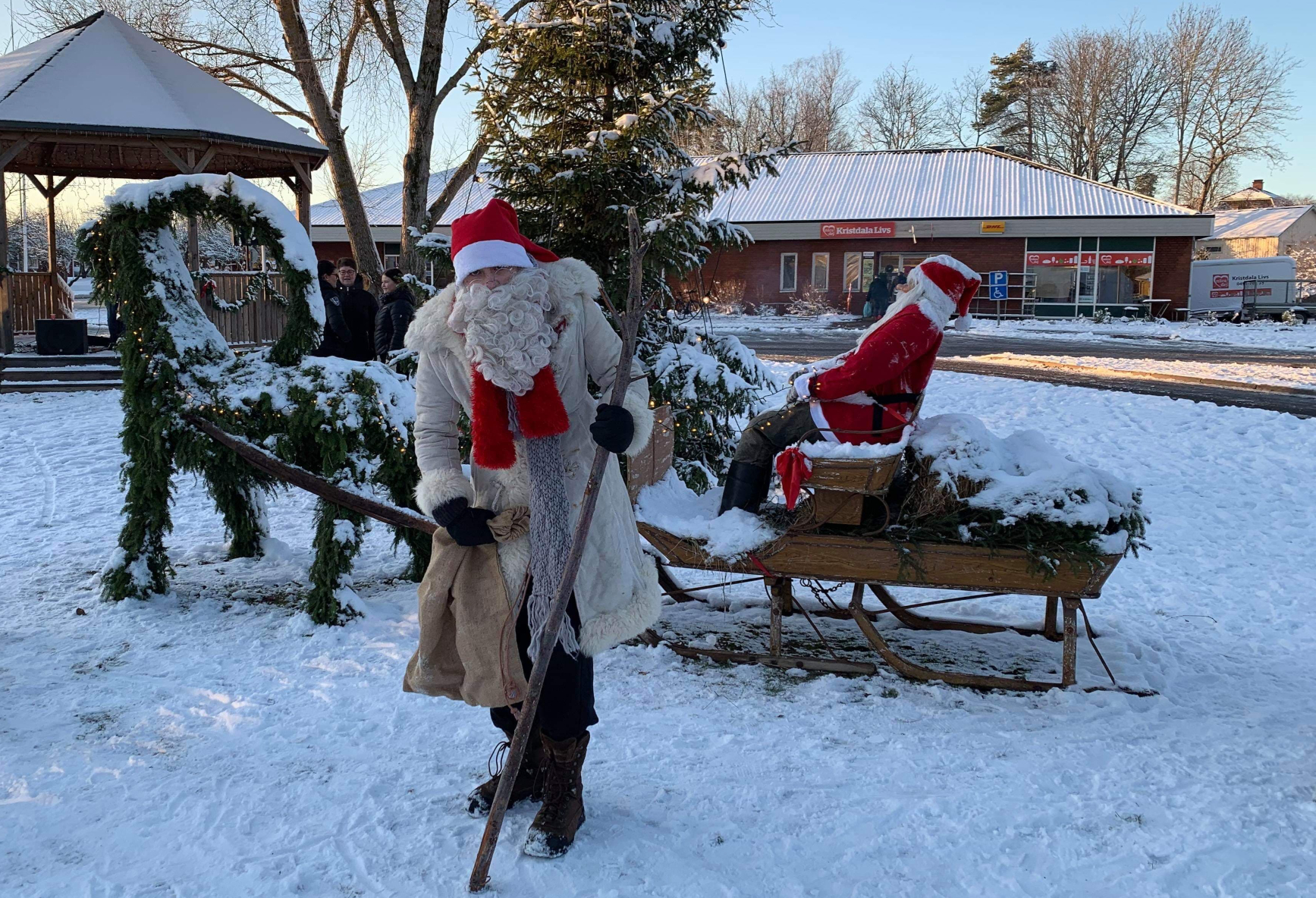 Tomte vid släde