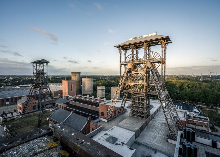 Uitzicht op de kolenmijn vanop het dak