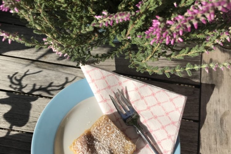 Gedeckter Apfelkuchen