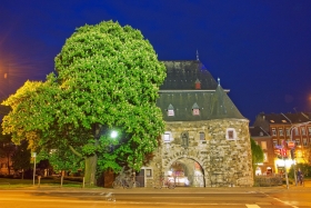 Das Ponttor in Aachen von außen