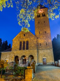 Kerk van Haanrade op de avond