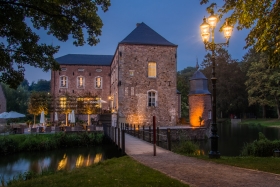 Kasteel Erenstein met brug