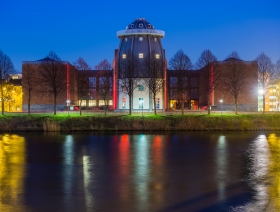 Bonnefantenmuseum bij nacht