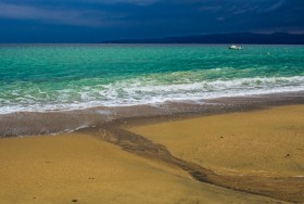 Mündung am Strand von Mikro