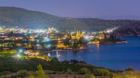 Palea Epidaurus bij nacht