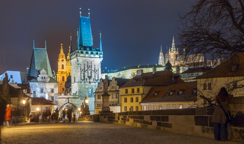 Karlsbrücke Prag bei Nacht